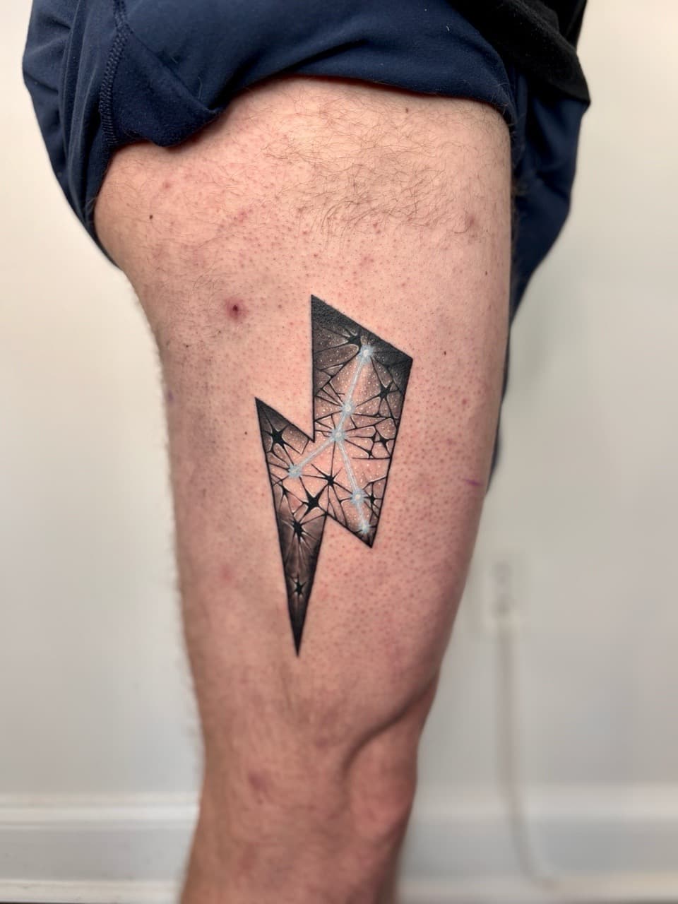 Black-work + Geometric lightning tattoo on Thigh by Damionjonestattoos on TattMe
