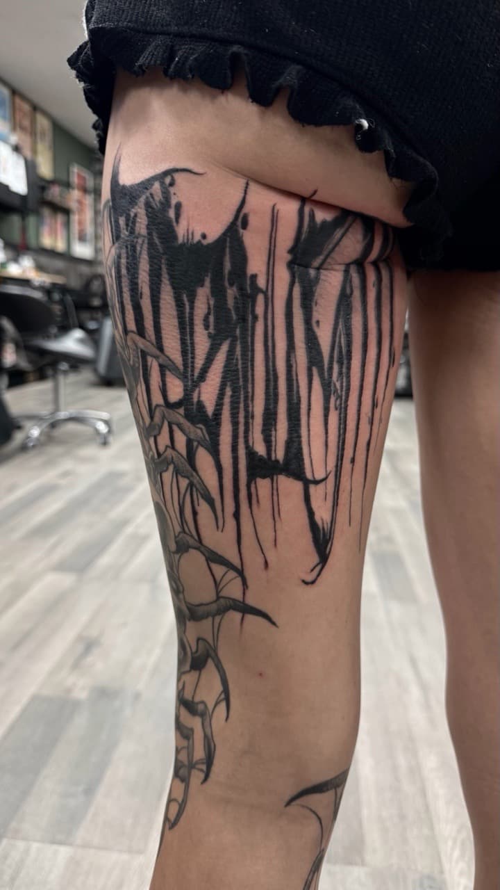 Black-work + Abstract dripping tattoo on Thigh by Radtattoo on TattMe