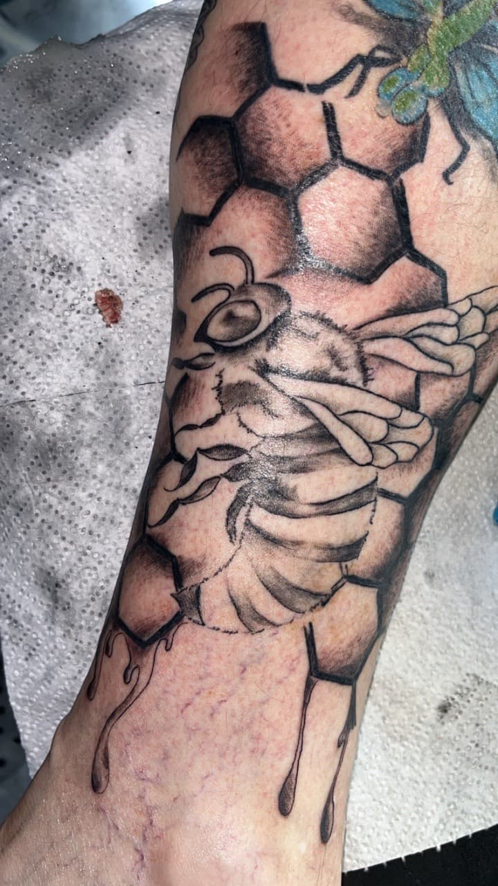 Black & Grey + Illustrative bee tattoo on Forearm by Studio_22 on TattMe