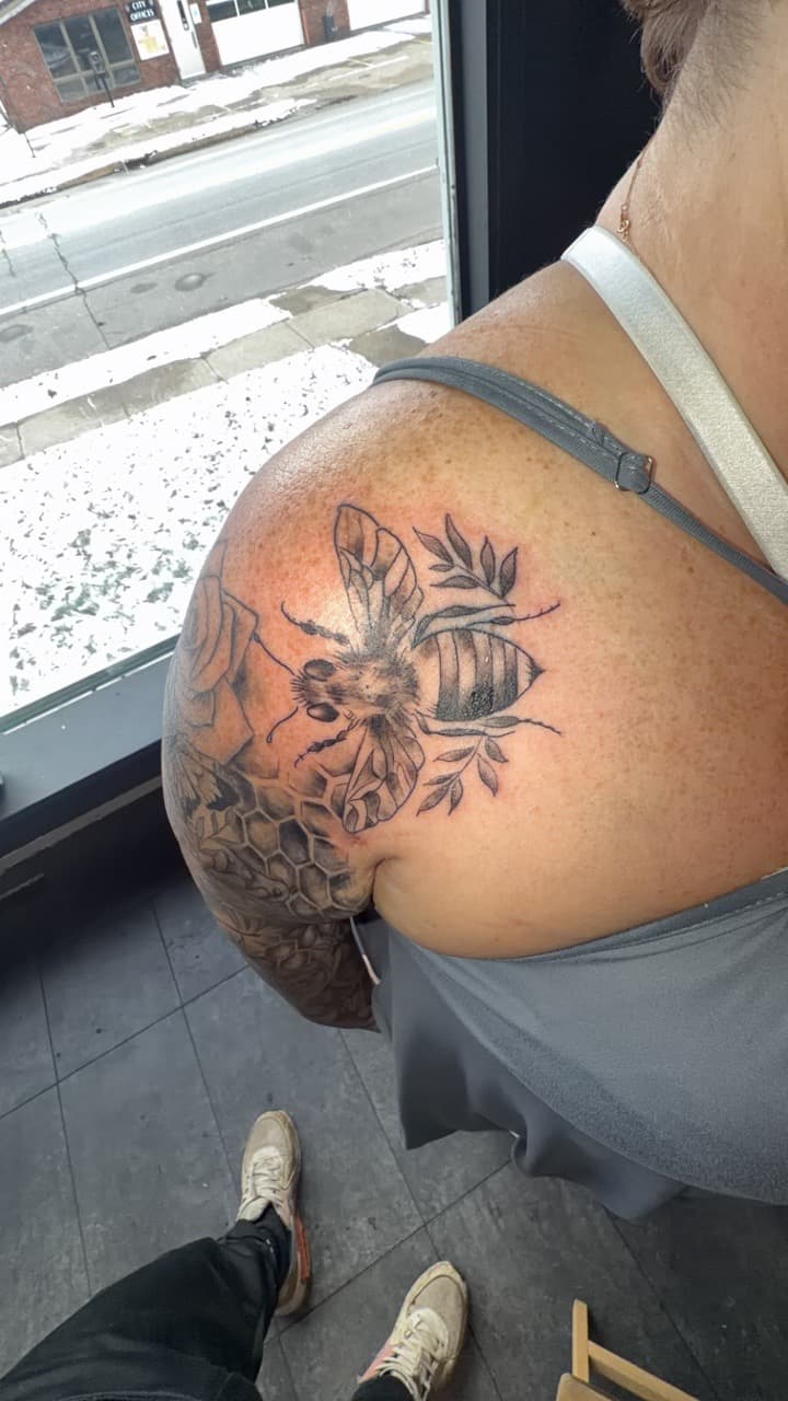 Black-work + Line-work bee tattoo on Shoulder by Studio_22 on TattMe