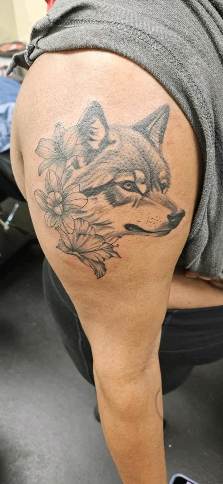 Black & Grey + Illustrative wolf tattoo on Upper Arm by 2nd_Circle_Tattoo_Co on TattMe