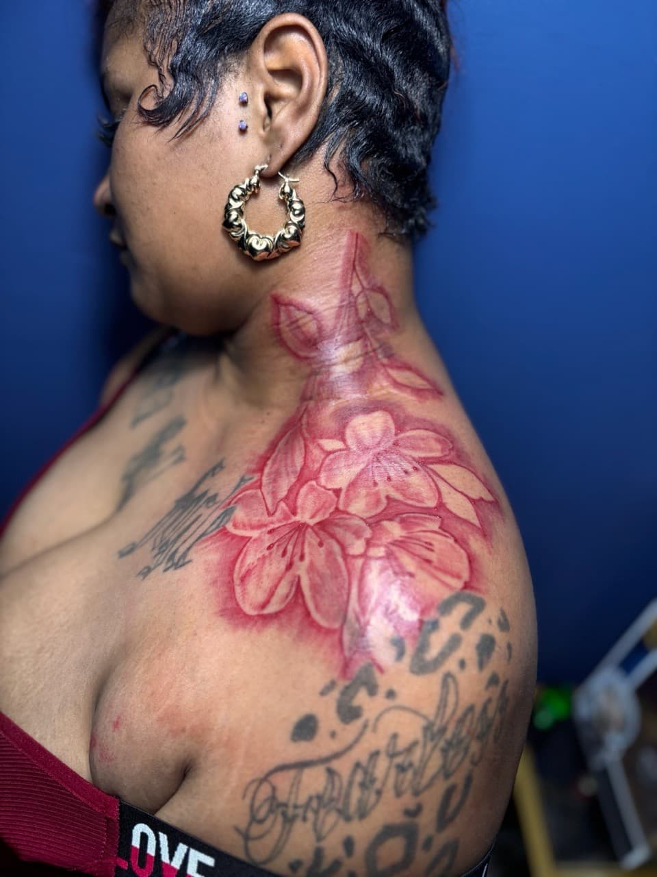 Floral + Line-work flowers tattoo on Shoulder Blade by 32_Incc_STUDIOS_LLC. on TattMe