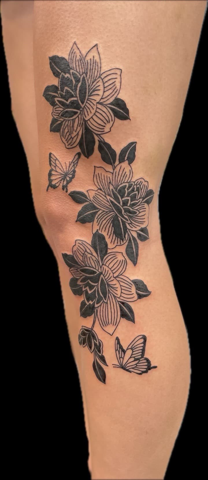 Black-work + Floral flowers tattoo on Knee by Carmela_Bella on TattMe