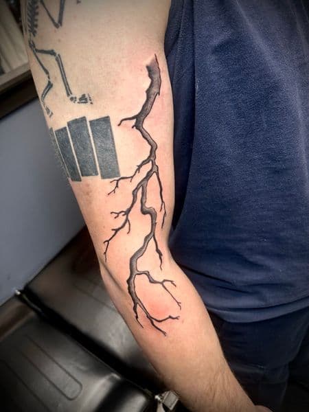 Black-work + Illustrative tree tattoo on Upper Arm by Jr on TattMe