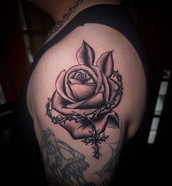 Black & Grey + Floral rose tattoo on Shoulder by Jr on TattMe