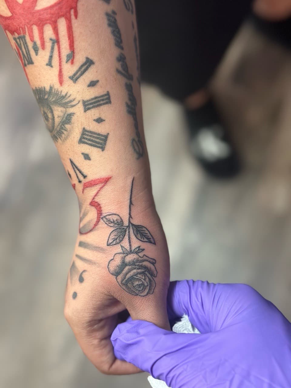 Black & Grey + Floral rose tattoo on Hand by Jr on TattMe
