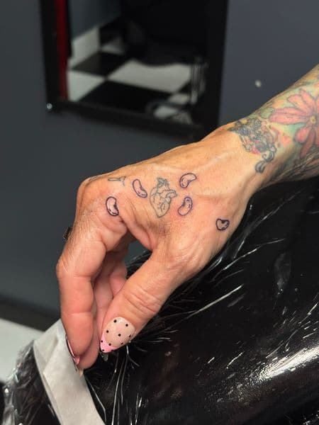 Line-work + Minimalist heart tattoo on Hand by Jr on TattMe