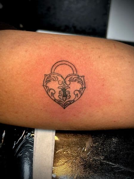 Line-work + Black & Grey lock tattoo on Upper Arm by Jr on TattMe