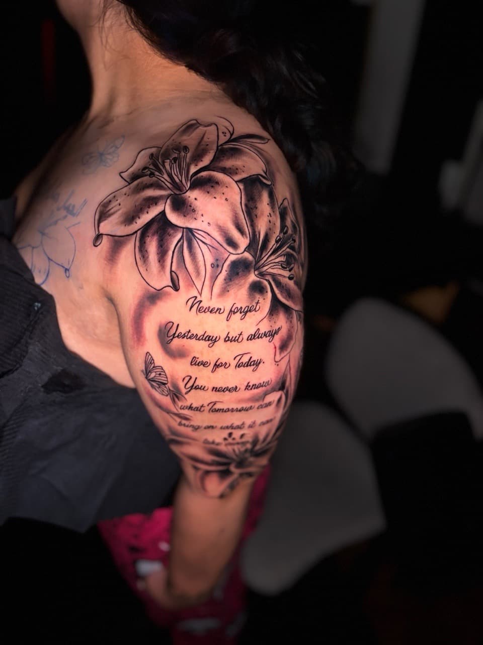 Black & Grey + Floral flowers tattoo on Upper Arm by Lottooink on TattMe