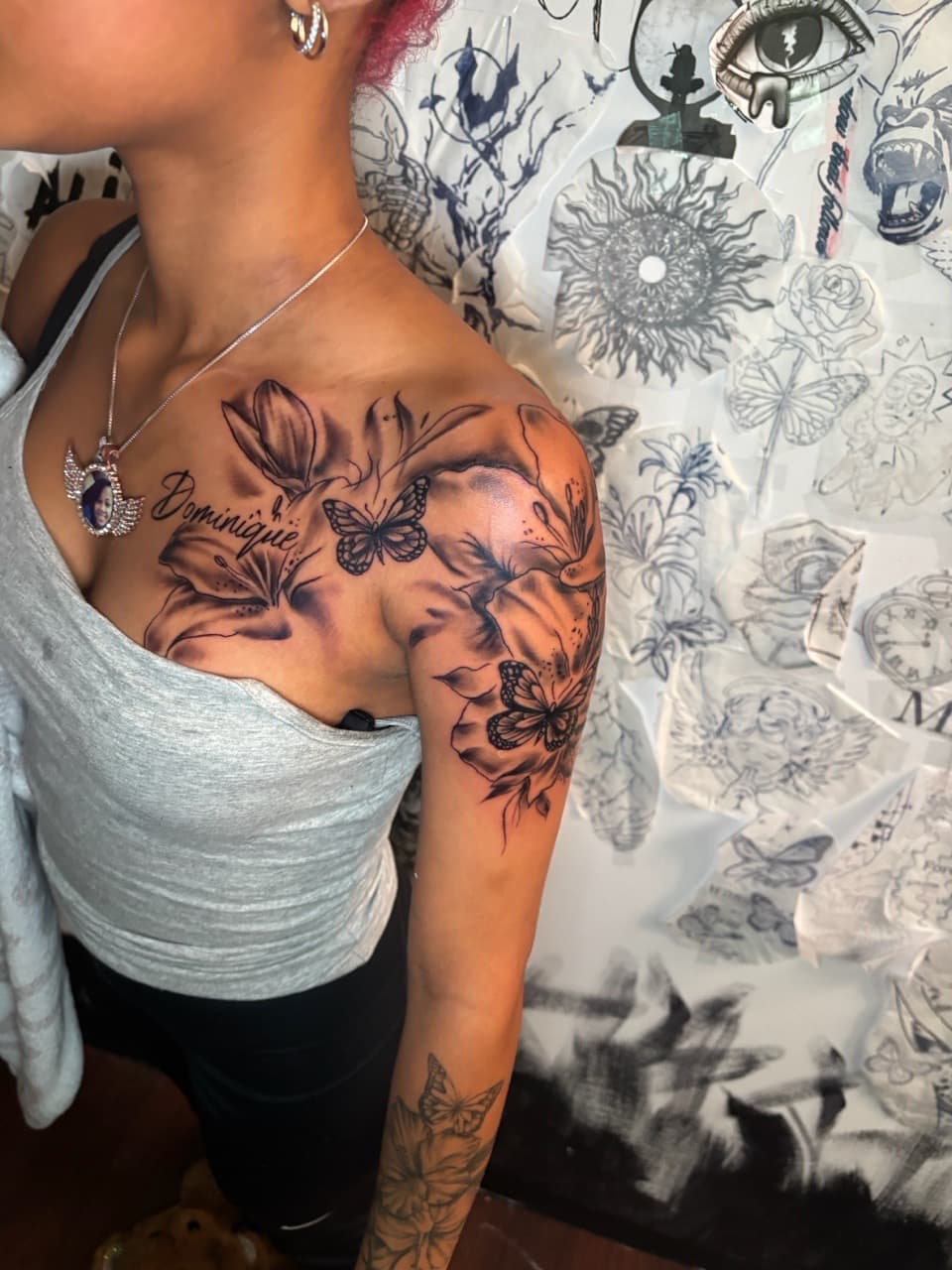Black & Grey + Floral flowers tattoo on Shoulder by Lottooink on TattMe