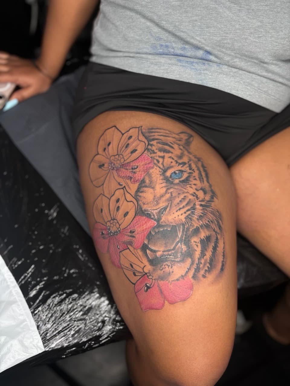 Black & Grey + Floral tiger tattoo on Thigh by Lottooink on TattMe
