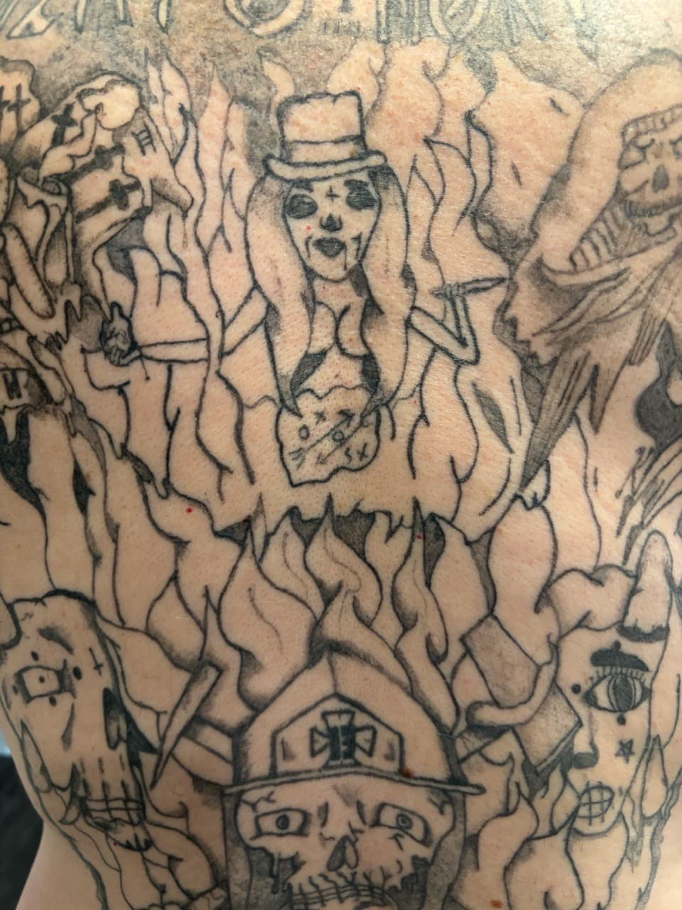 Black-work + Illustrative skulls tattoo on Upper Back by Cuban_Connection_Tattoo on TattMe