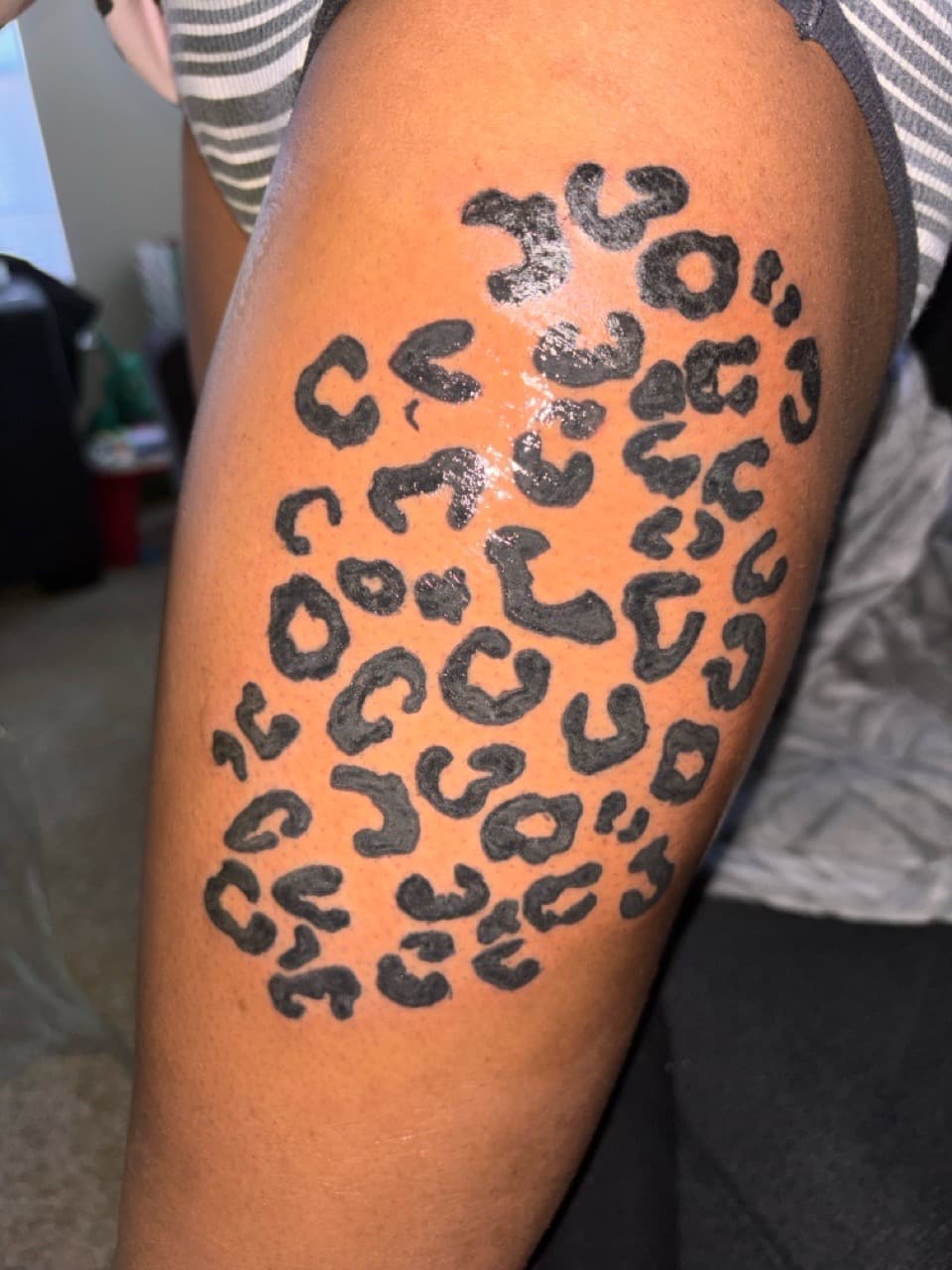 Black-work + Illustrative leopard print tattoo on Thigh by zatatem on TattMe