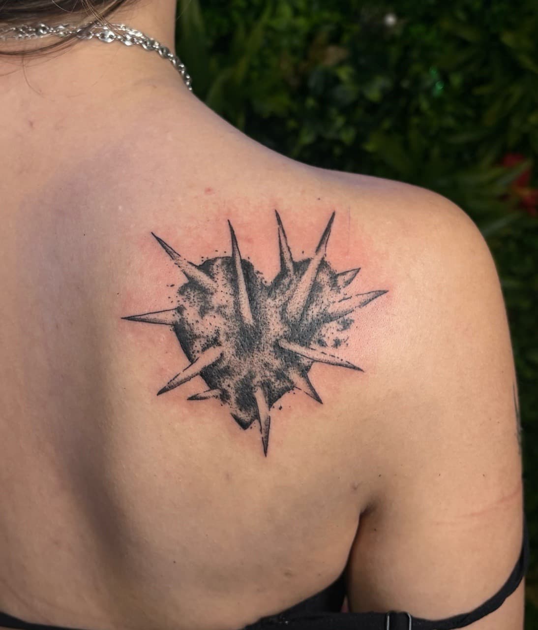 Black-work + Illustrative heart tattoo on Shoulder Blade by Jniceinkz on TattMe