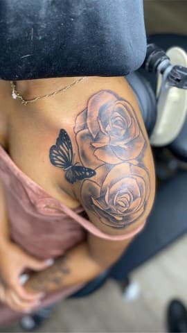 Black & Grey + Floral roses tattoo on Shoulder by LV on TattMe