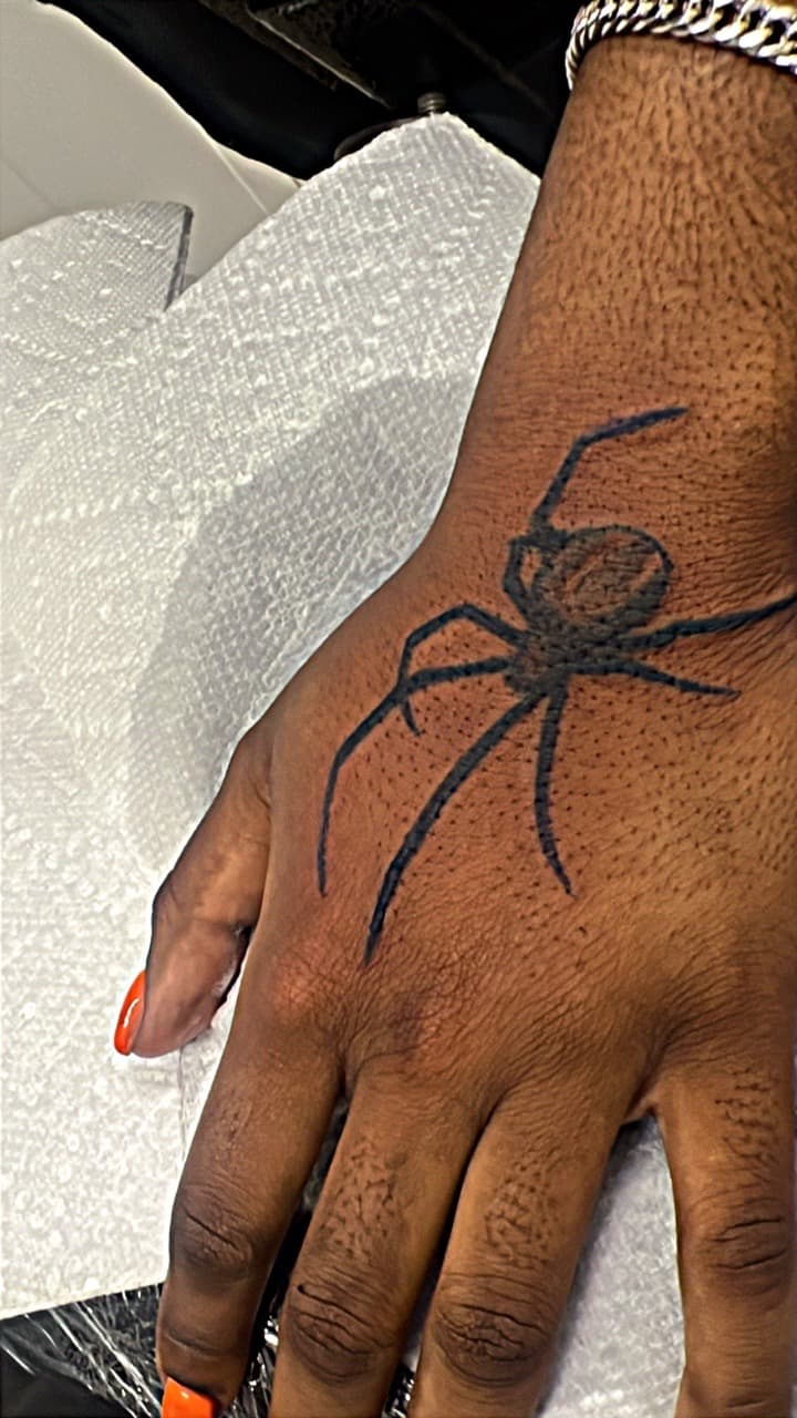 Black-work + Minimalist spider tattoo on Hand by LV on TattMe