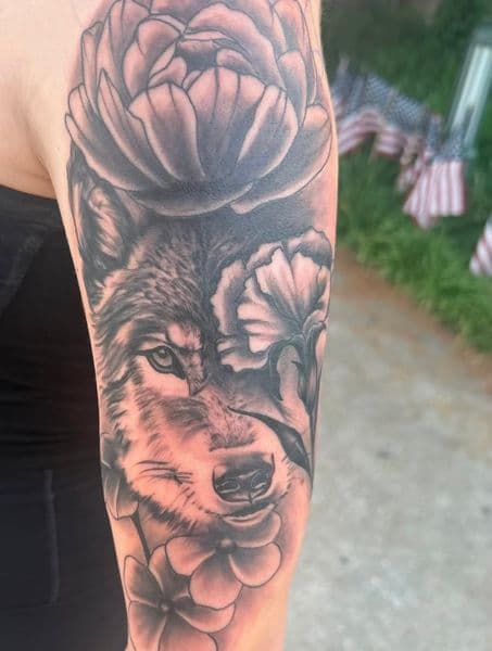 Black & Grey + Realism wolf tattoo on Upper Arm by Ray on TattMe