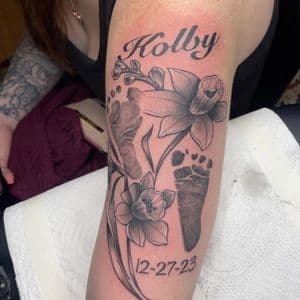 Neo-Traditional + Black & Grey flower tattoo on Upper Arm by InkedbyJunior on TattMe