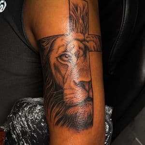 Black & Grey + Realism lion tattoo on Upper Arm by tattoo.banditt on TattMe