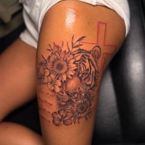Black & Grey + Floral tiger tattoo on Thigh by tattoo.banditt on TattMe