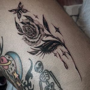 Black & Grey + Fine Line rose tattoo on Thigh by Q_tattoo on TattMe