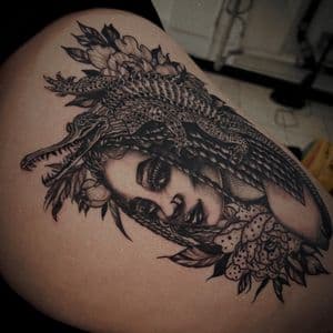 Black & Grey + Illustrative woman tattoo on Thigh by Q_tattoo on TattMe