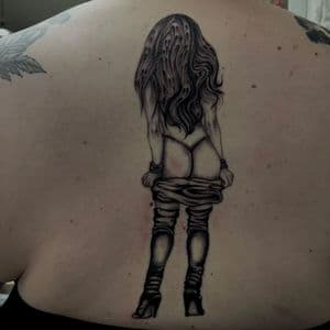 Black & Grey + Illustrative woman tattoo on Upper Back by Q_tattoo on TattMe