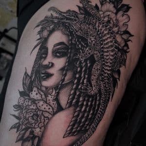 Black & Grey + Illustrative woman tattoo on Thigh by Q_tattoo on TattMe