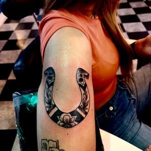 Black-work + Traditional horseshoe tattoo on Upper Arm by Meaney_Tattoos_06 on TattMe