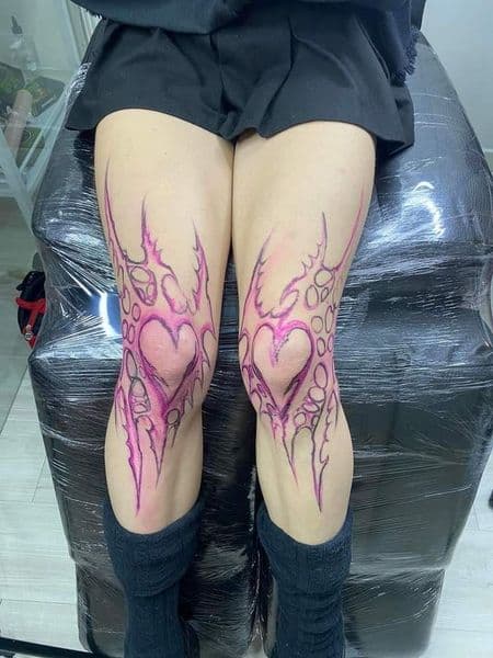 Black-work + Color hearts tattoo on Knee by KUSTOM_INK_TATTOOS on TattMe