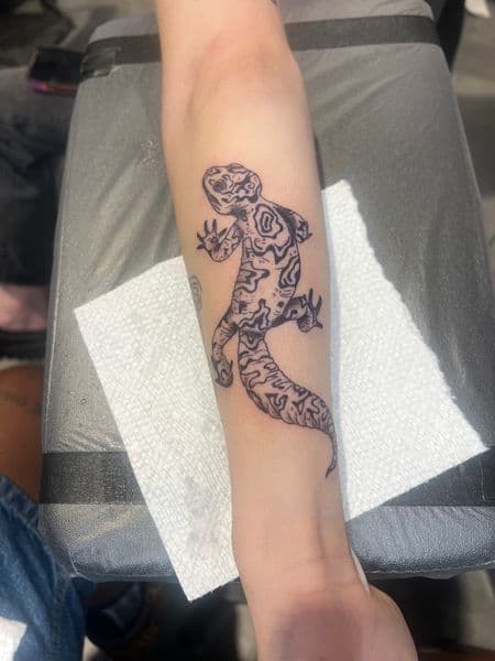 Black-work + Illustrative gecko tattoo on Forearm by Spirit on TattMe